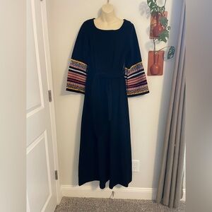 Vintage Impression! Black Velvety Half Sleeve Dress Medium Boho Embroidered